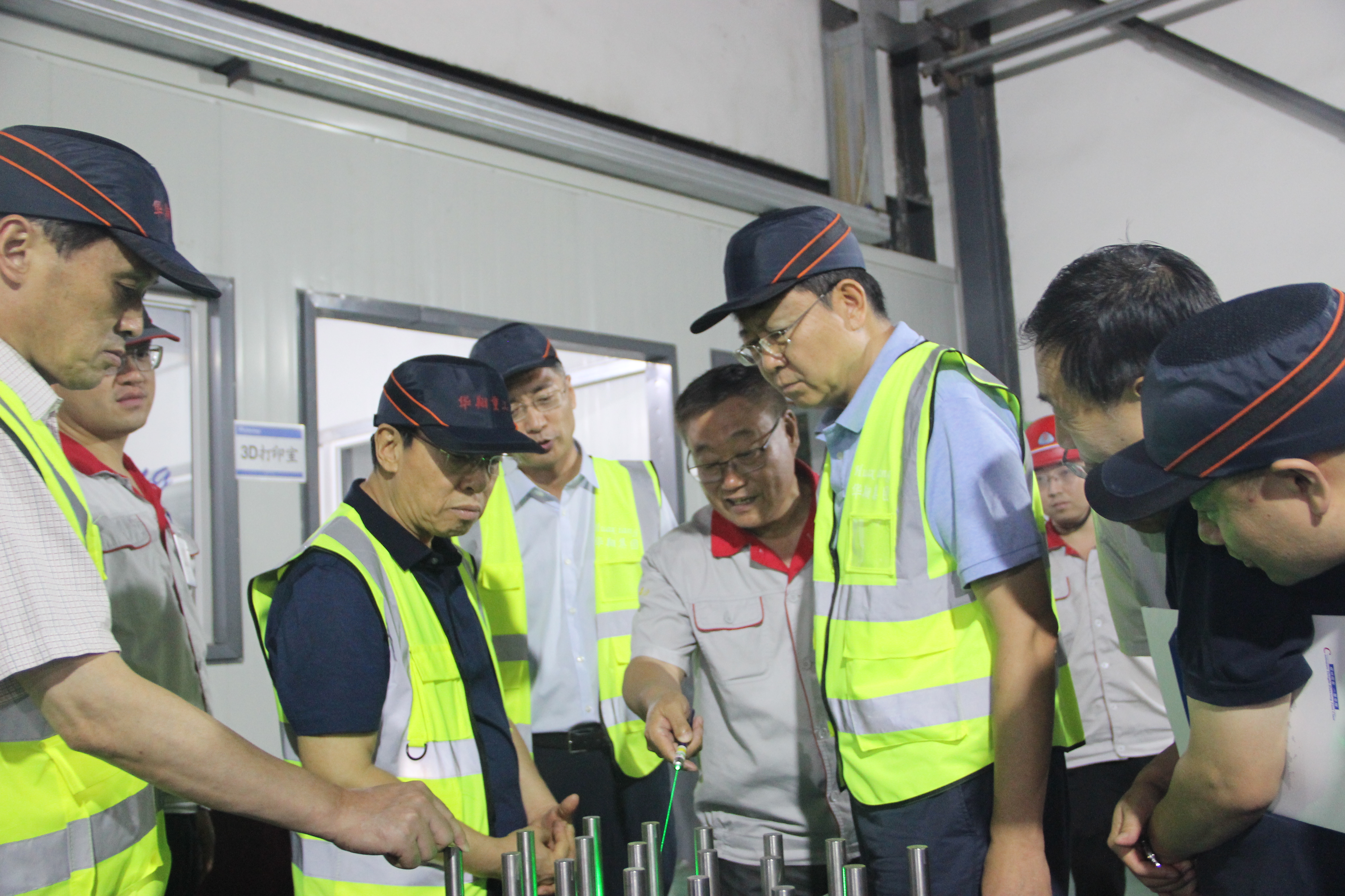 山西省人民政府原副省長(zhǎng)、中國(guó)生產(chǎn)力學(xué)會(huì)會(huì)長(zhǎng)、山西省資源型經(jīng)濟(jì)轉(zhuǎn)型促進(jìn)會(huì)總顧問牛仁亮一行蒞臨我司調(diào)研