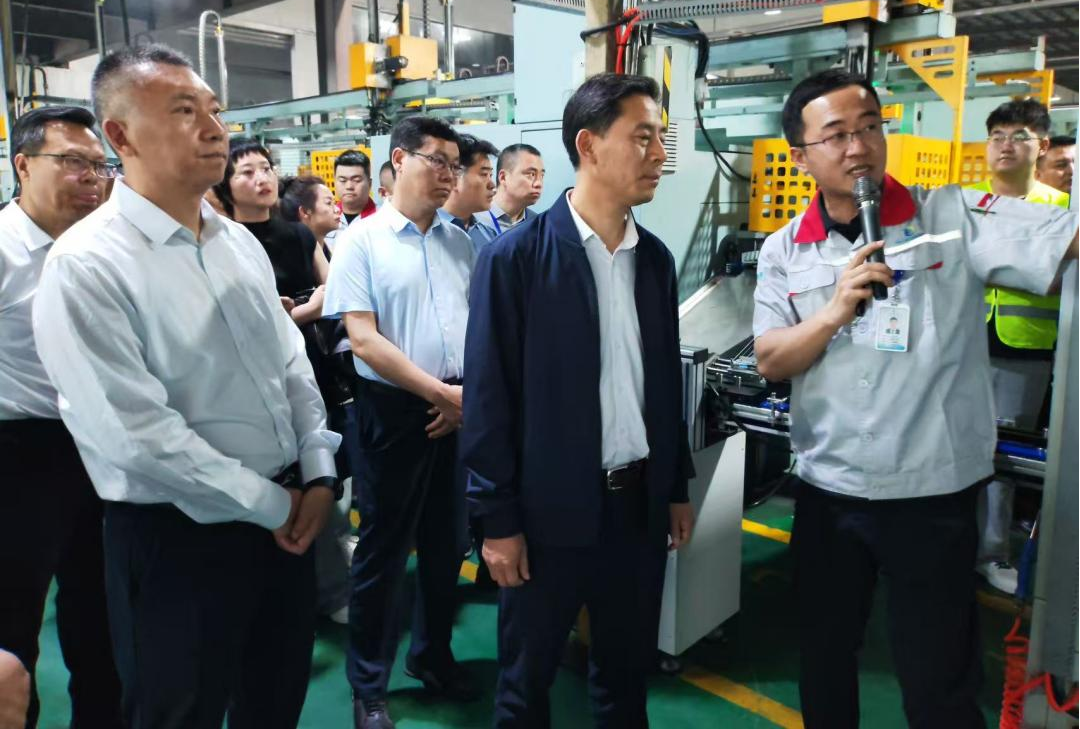 華翔模式引領(lǐng)傳統(tǒng)制造轉(zhuǎn)型新路徑 ——全省民營企業(yè)學(xué)華翔活動(dòng)圓滿落幕