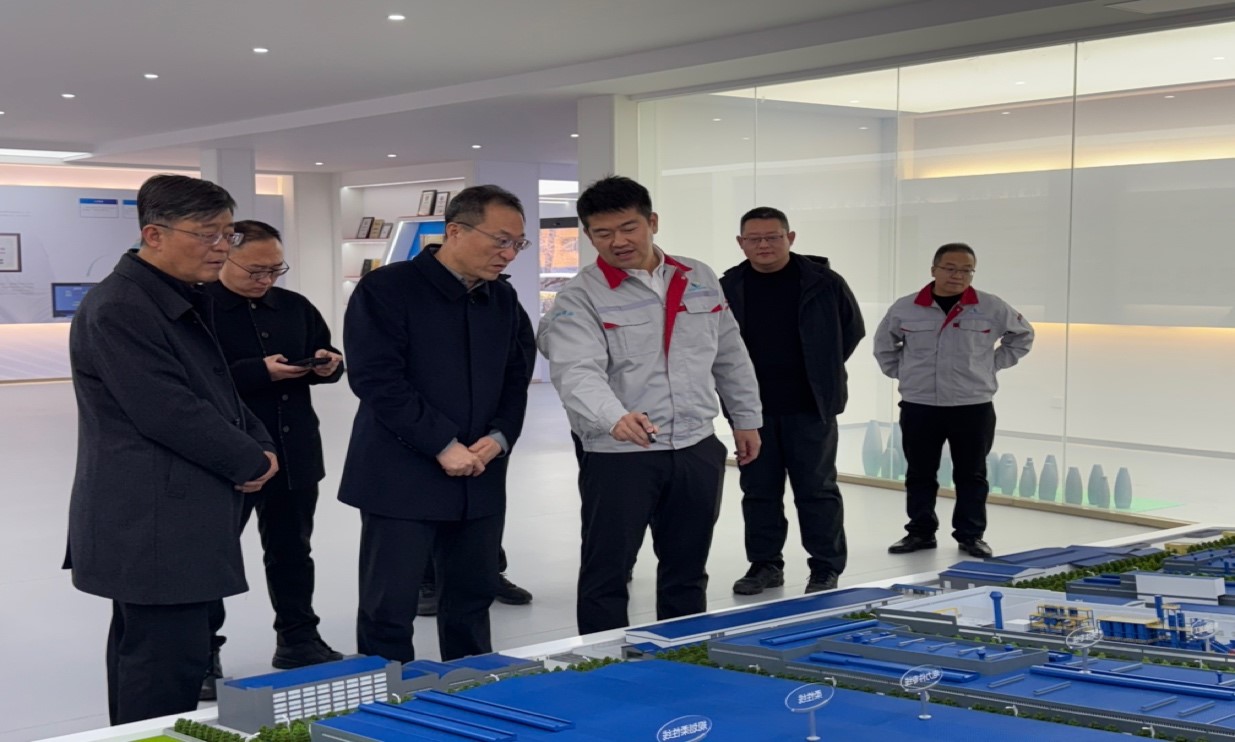 臨汾經(jīng)濟(jì)開發(fā)區(qū)黨工委書記、管委會(huì)主任白建成一行深入華翔圣德曼新能源汽車零部件產(chǎn)業(yè)園調(diào)研
